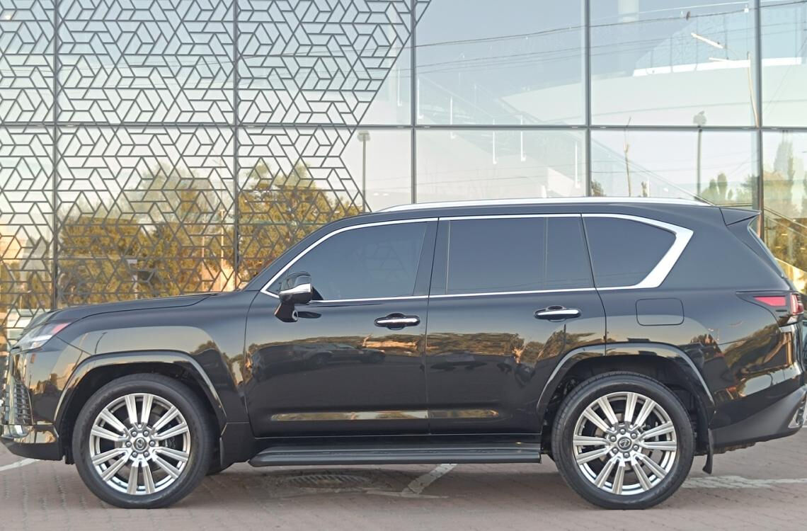 Придбати Lexus LX600