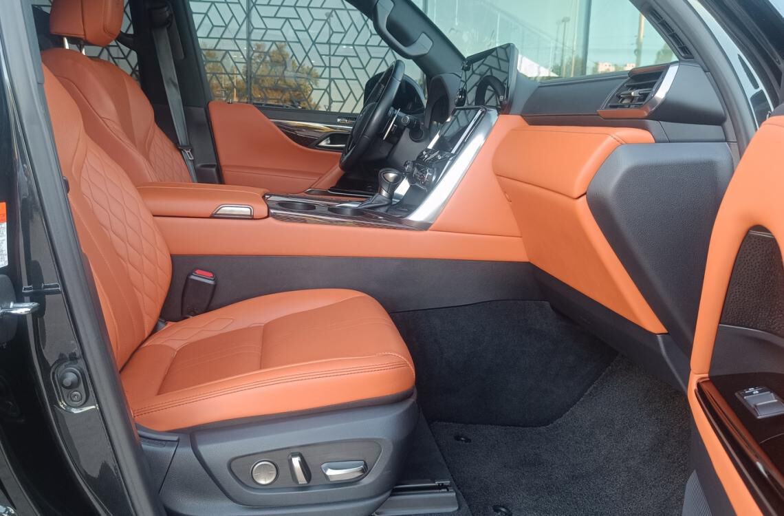 Придбати Lexus LX600