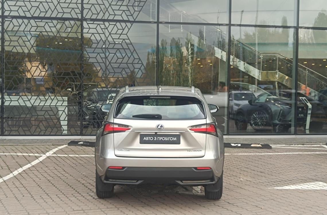 Придбати Lexus NX300h