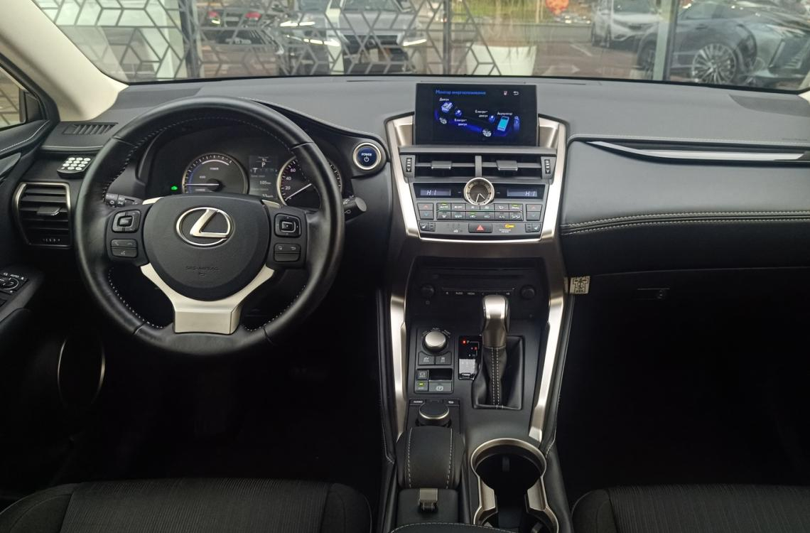 Придбати Lexus NX300h