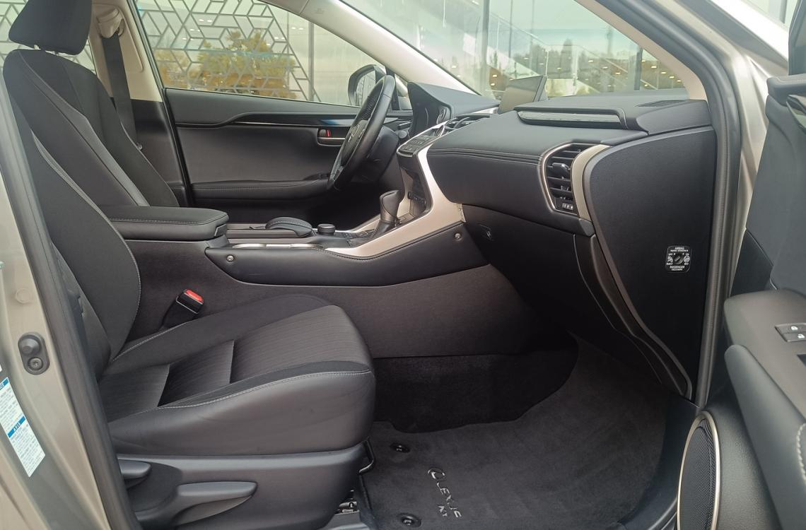 Придбати Lexus NX300h