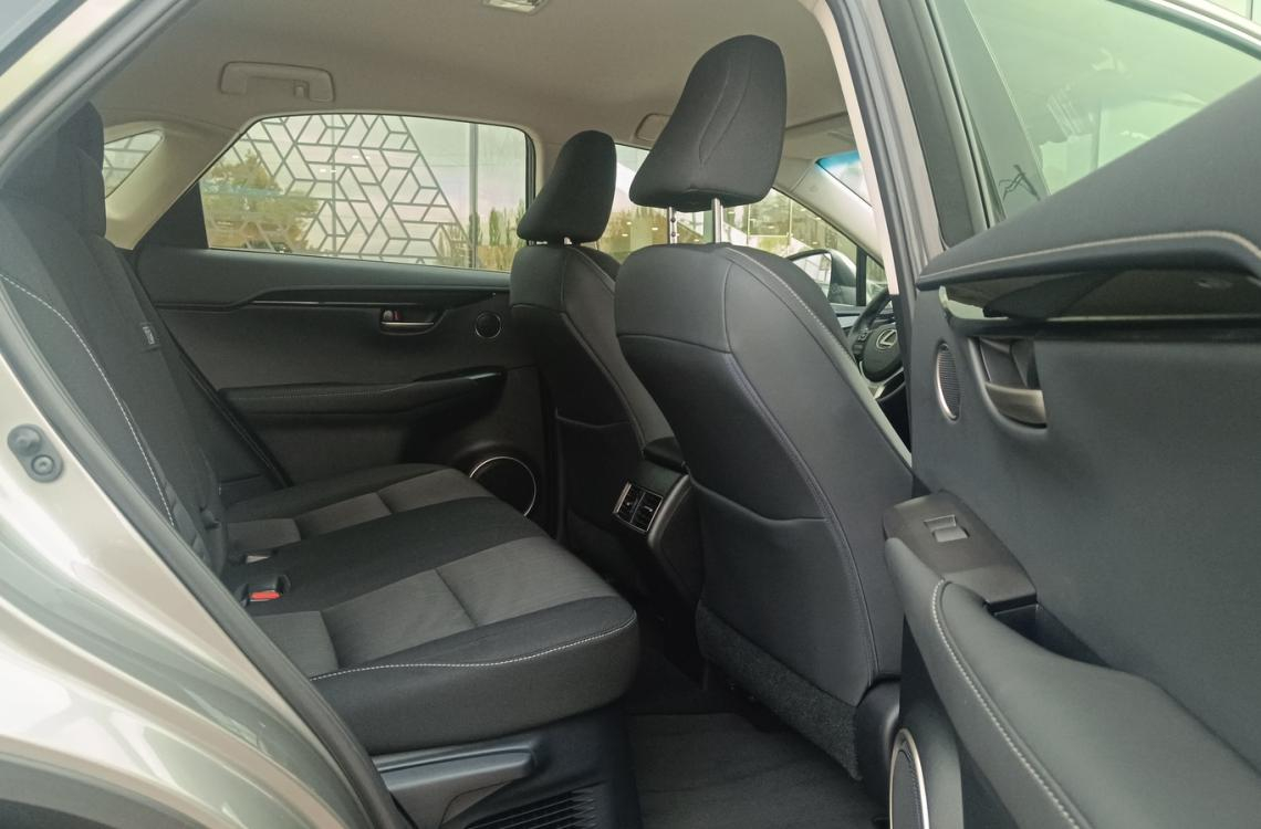 Придбати Lexus NX300h