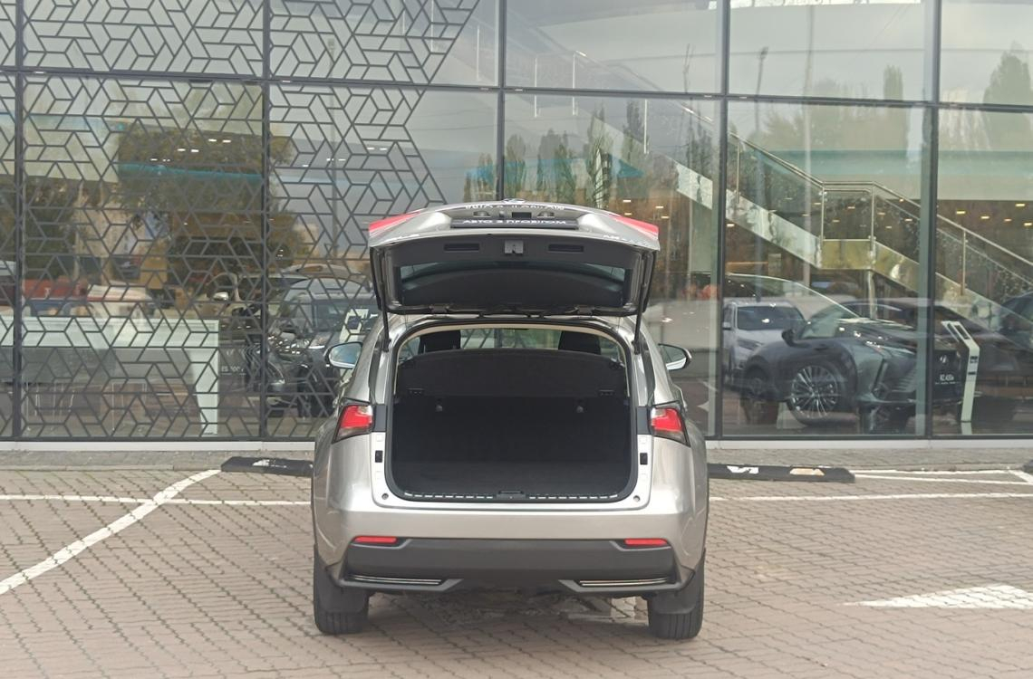 Придбати Lexus NX300h