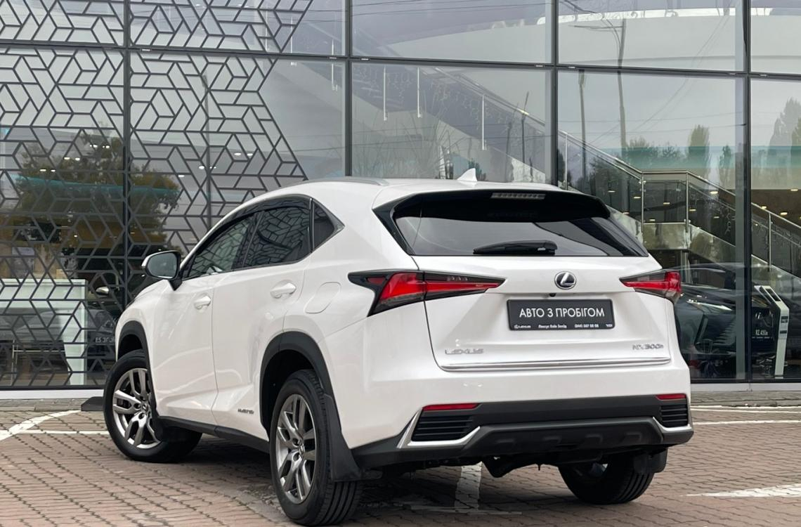 Придбати Lexus NX300h