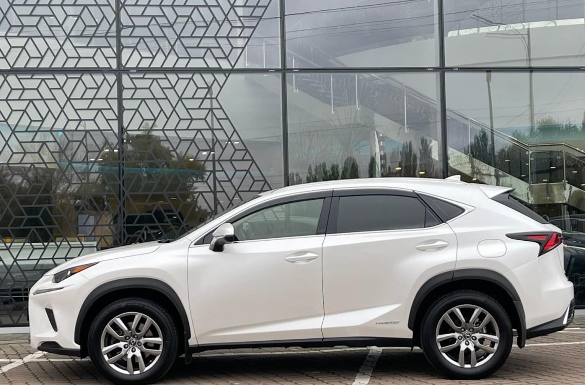Придбати Lexus NX300h