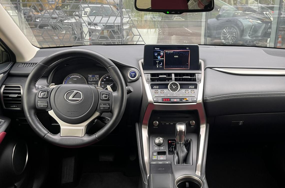 Придбати Lexus NX300h