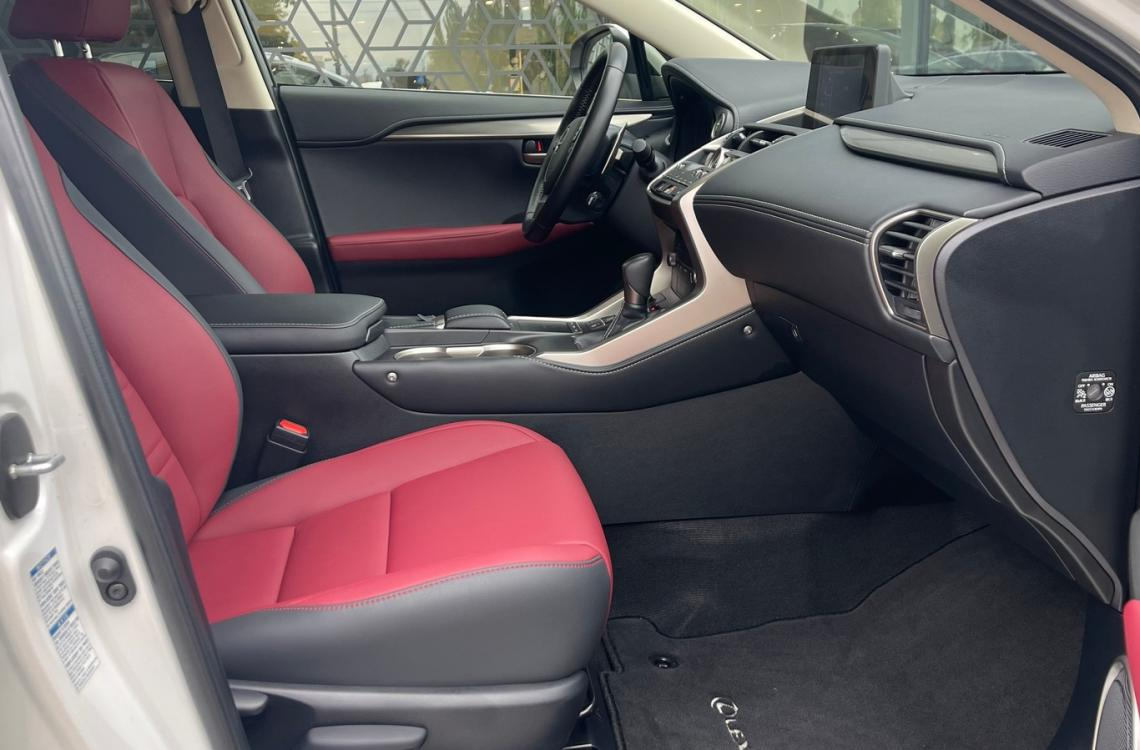 Придбати Lexus NX300h