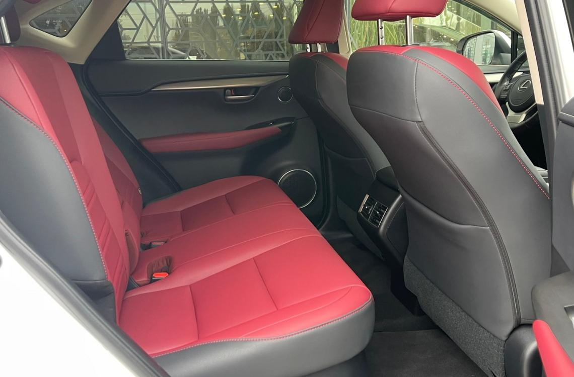 Придбати Lexus NX300h