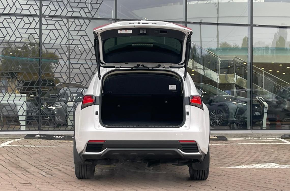 Придбати Lexus NX300h