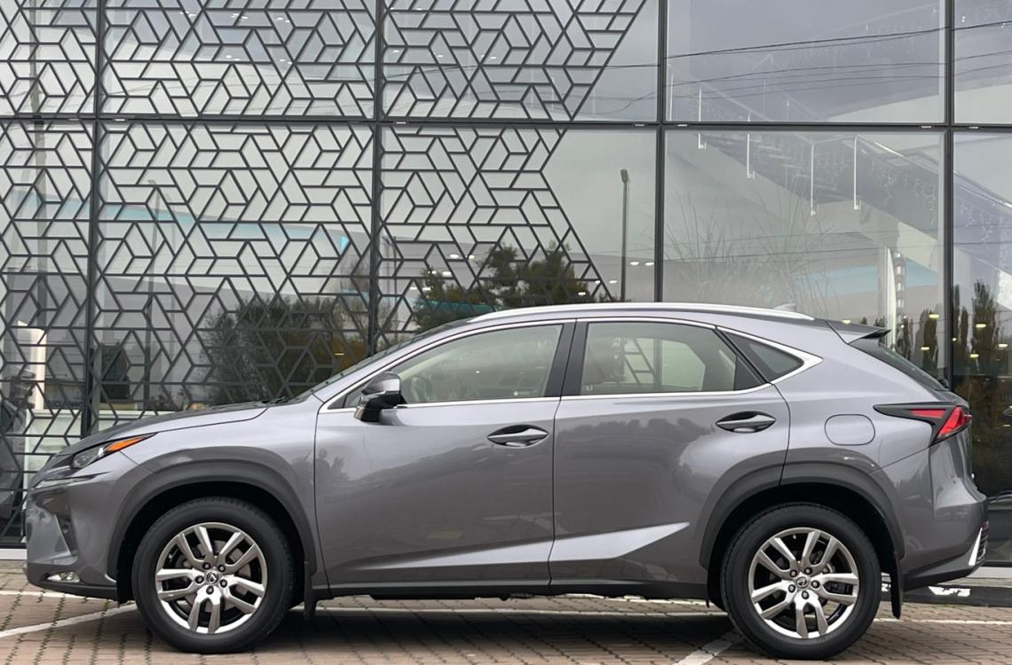 Придбати Lexus NX200