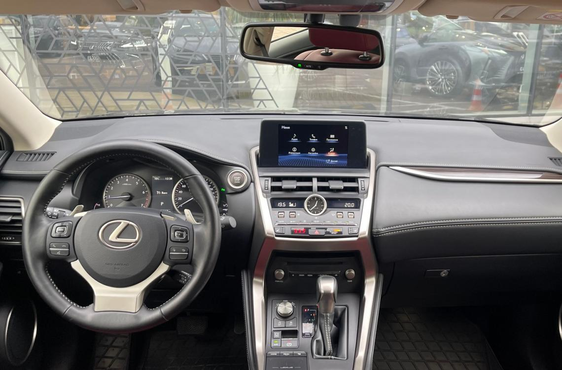 Придбати Lexus NX200