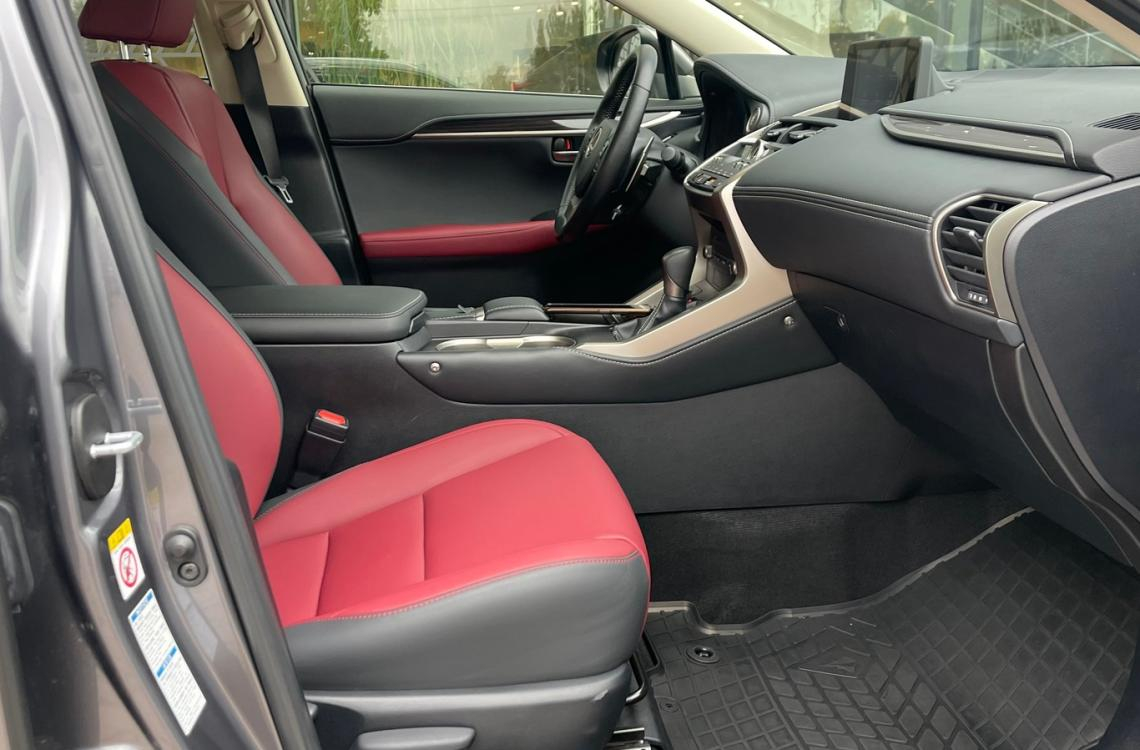 Придбати Lexus NX200