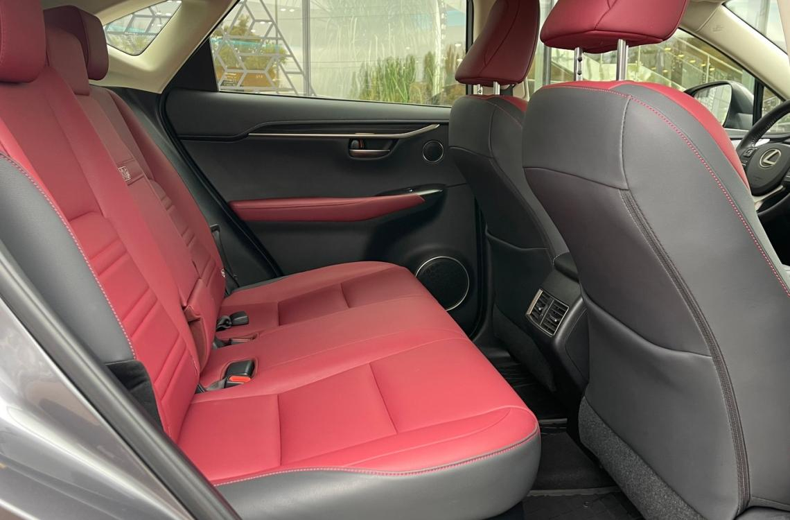 Придбати Lexus NX200